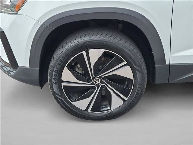Used 2023 Volkswagen Taos SE w/ Panoramic Sunroof Package AWD/4WD image 24