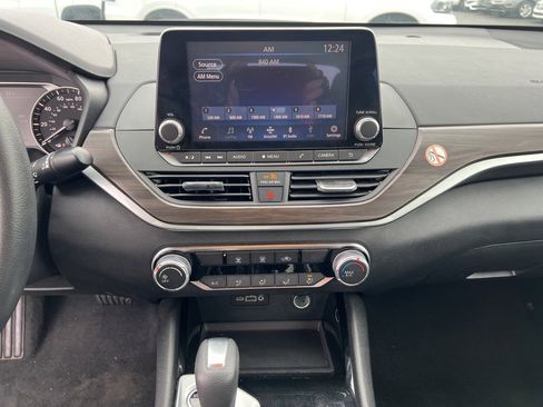 Used 2024 Nissan Altima 2.5 SV image 9