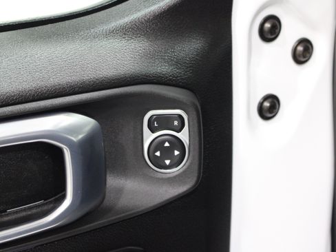 Used 2026 Jeep Gladiator Mojave AWD/4WD image 8
