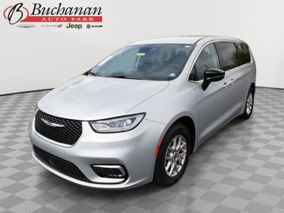 Used 2024 Chrysler Pacifica Touring-L
