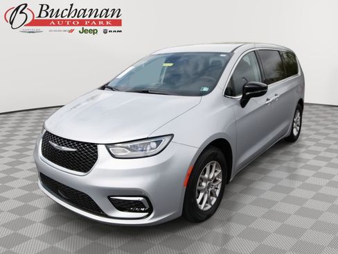 Used 2024 Chrysler Pacifica Touring-L FWD image 1