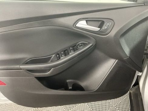 Used 2015 Ford Focus SE FWD image 7