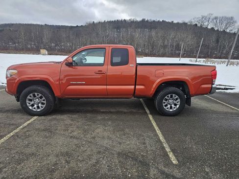 Used 2017 Toyota Tacoma SR5 image 18