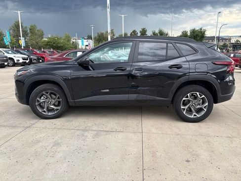 Used 2024 Chevrolet Trax LT FWD image 8