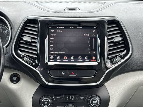 Used 2019 Jeep Cherokee Limited FWD image 22