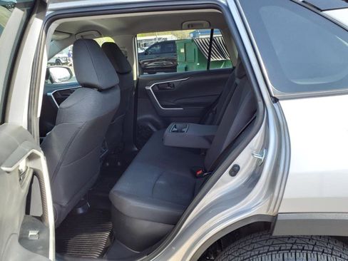 Used 2022 Toyota RAV4 LE image 11