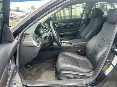 Used 2020 Honda Accord Touring image 11