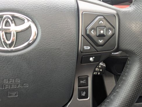 Used 2020 Toyota Tacoma TRD Off-Road image 27