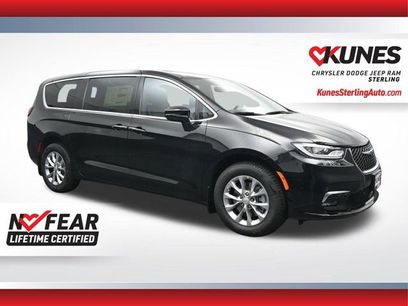 New 2026 Chrysler Pacifica Select