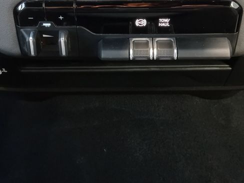 Used 2024 RAM 2500 Big Horn AWD/4WD image 10