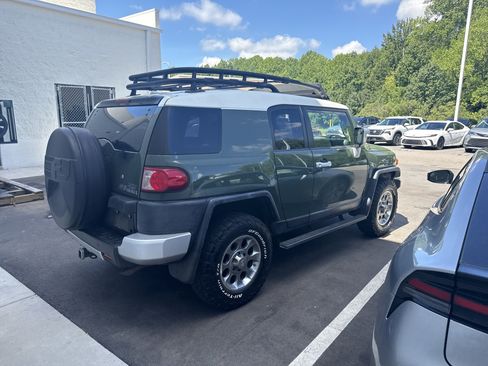 Used 2011 Toyota FJ Cruiser 4WD w/ Upgrade Pkg image 6
