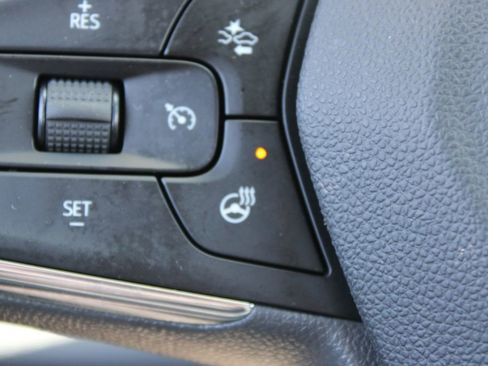 Used 2025 Chevrolet Trax LT w/ LT Convenience Package image 36