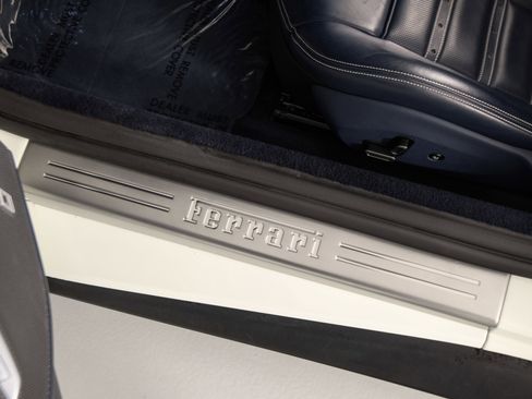 Certified 2020 Ferrari Portofino RWD image 18