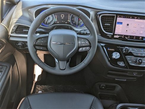 New 2026 Chrysler Pacifica Select image 12