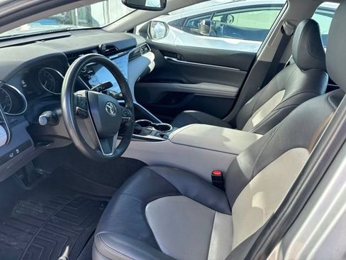 Used 2020 Toyota Camry XLE FWD image 10