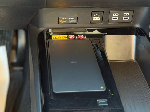 Used 2025 Toyota Camry XLE w/ Premium Package image 17