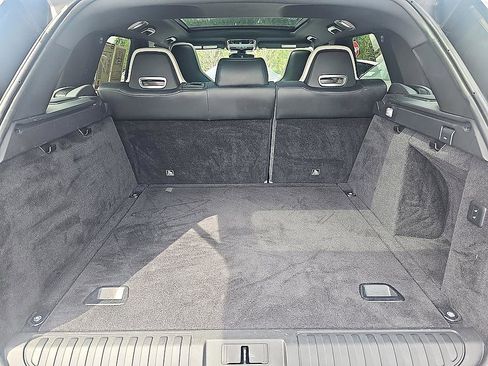 Used 2020 Land Rover Range Rover Sport SVR image 35