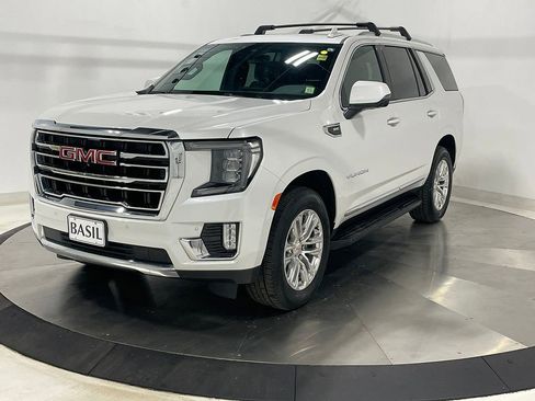 Used 2023 GMC Yukon SLT w/ SLT Premium Package image 8