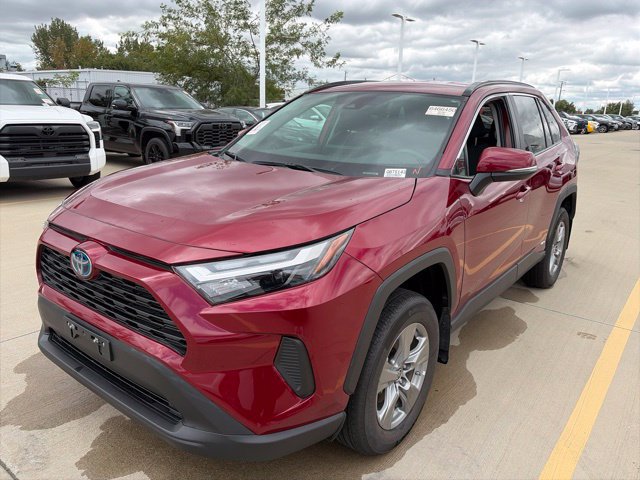Used 2024 Toyota RAV4 LE AWD/4WD image 3