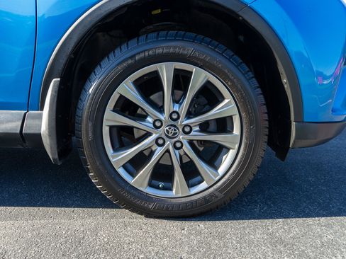 Used 2018 Toyota RAV4 Limited AWD/4WD image 11