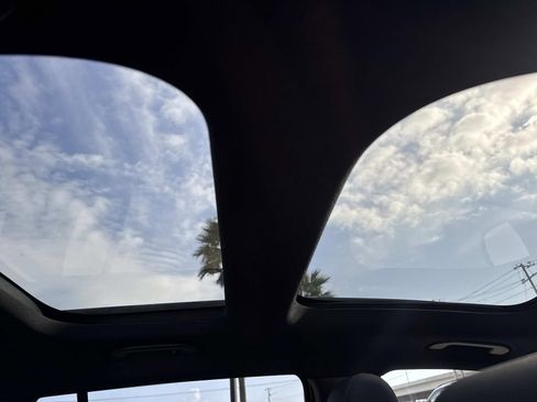 Used 2025 Mercedes-Benz GLB 250 GLB 250 image 10