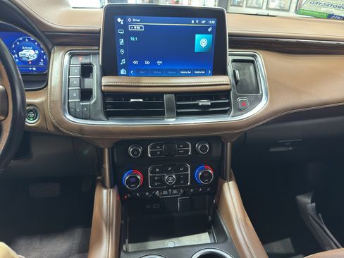 Used 2022 Chevrolet Suburban High Country AWD/4WD image 30