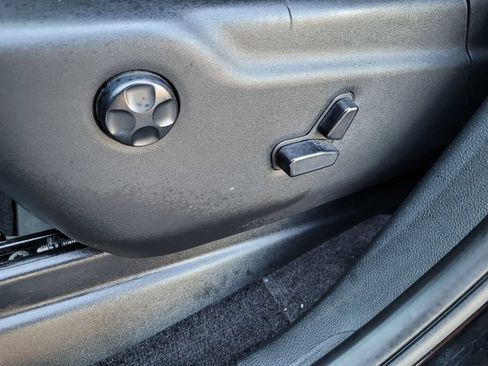 Used 2018 Jeep Grand Cherokee Altitude AWD/4WD image 13