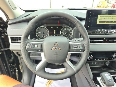 New 2026 Mitsubishi Outlander SE FWD image 14