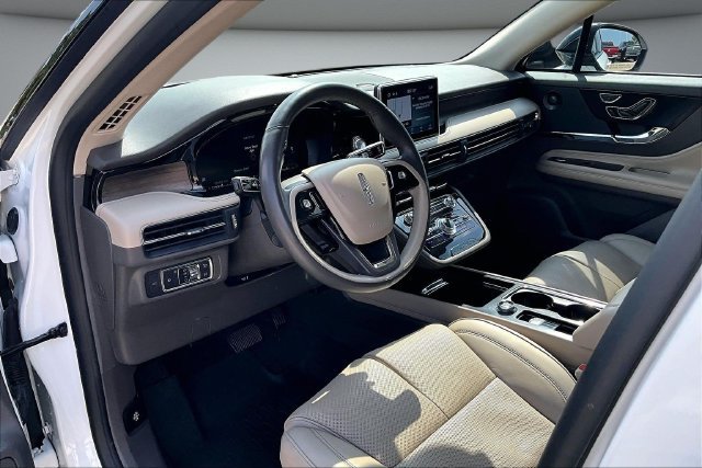 Used 2022 Lincoln Corsair Reserve w/ Equipment Group 201A AWD/4WD image 17