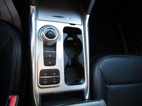 Used 2020 Ford Explorer XLT w/ Equipment Group 202A image 23