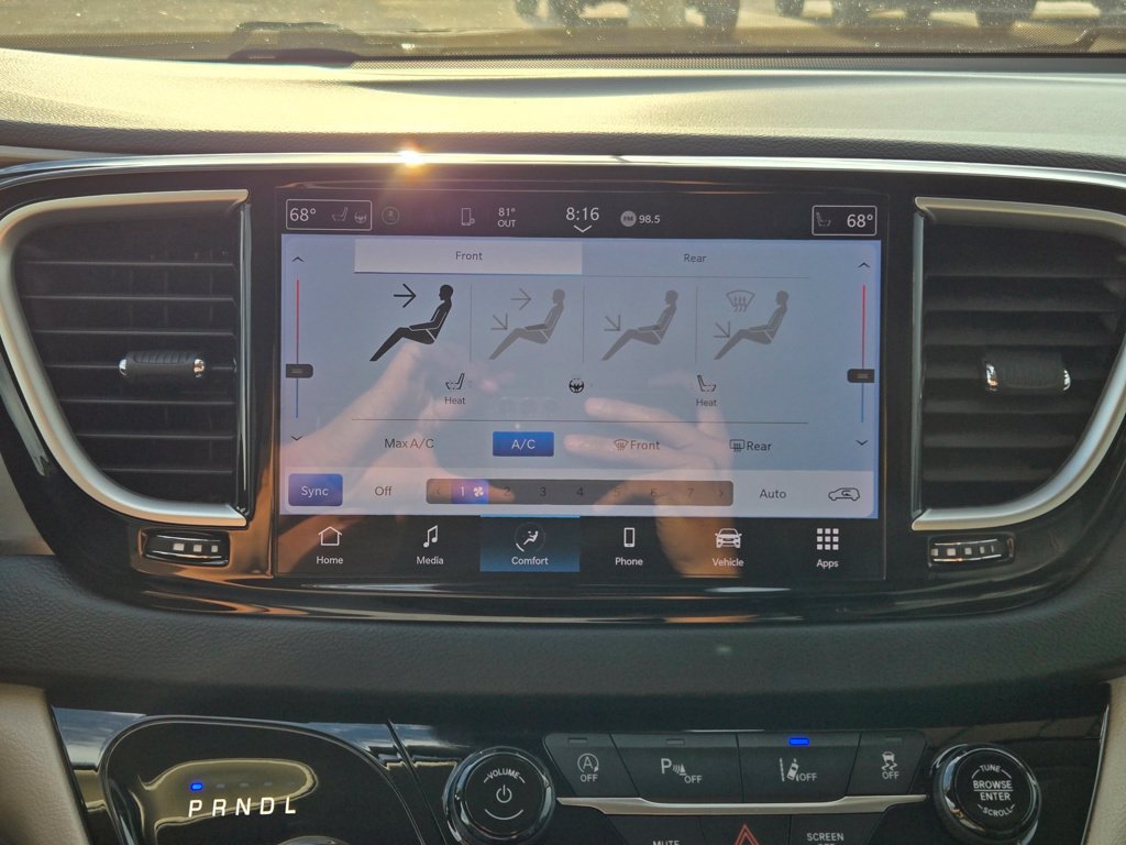 Used 2023 Chrysler Pacifica Touring-L FWD image 21