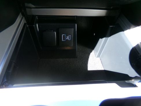 Used 2023 Ford Explorer 4WD image 23