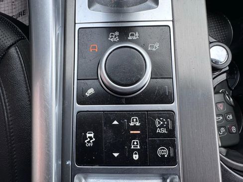 Used 2014 Land Rover Range Rover Sport SE image 25