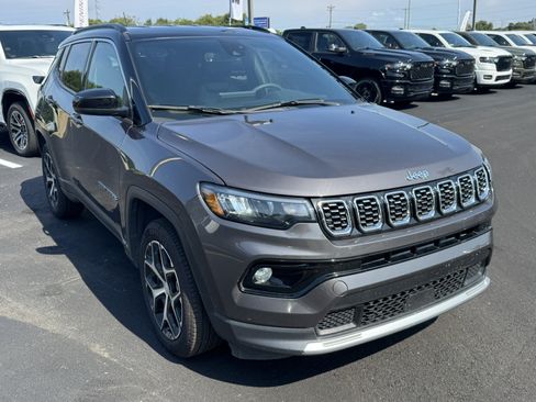 Used 2024 Jeep Compass Limited AWD/4WD image 3