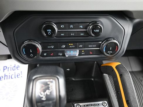 Used 2022 Ford Bronco Badlands image 11