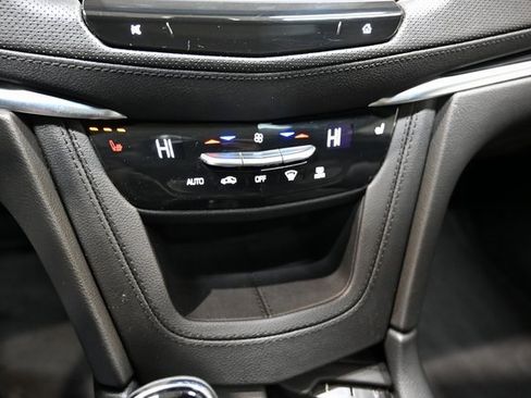 Used 2025 Cadillac XT5 Premium Luxury image 17