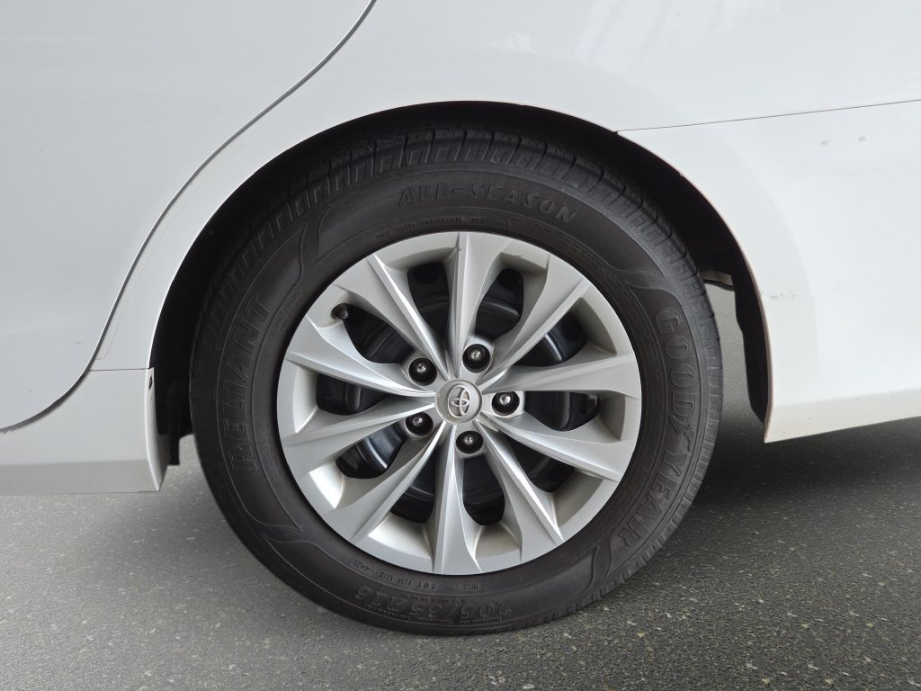 Used 2017 Toyota Camry LE FWD image 34