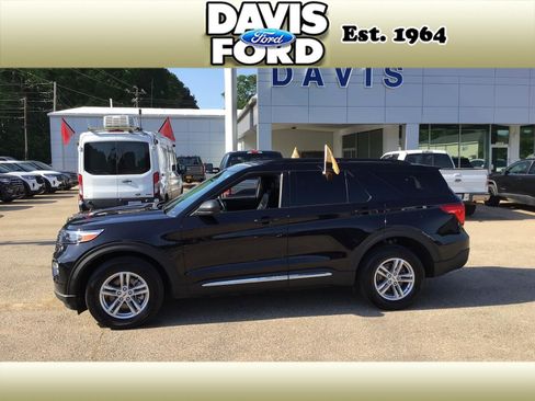 Certified 2023 Ford Explorer XLT w/ Equipment Group 202A image 4