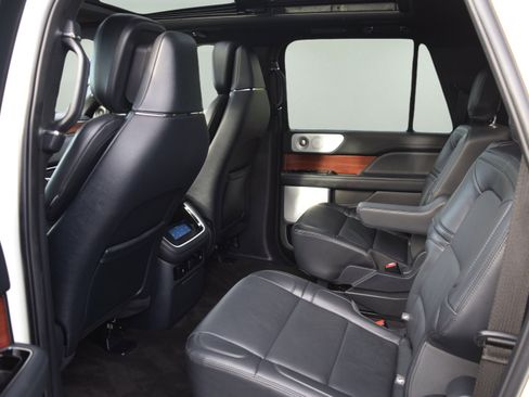 Used 2024 Lincoln Navigator L Reserve image 8