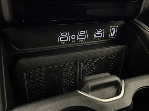 Used 2025 RAM 1500 Laramie w/ Advanced Safety Group II AWD/4WD image 32