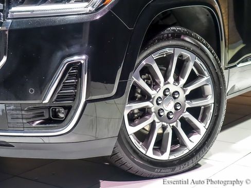 Certified 2023 GMC Acadia Denali w/ Denali Ultimate Package image 5