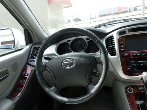 Used 2004 Toyota Highlander Limited image 19