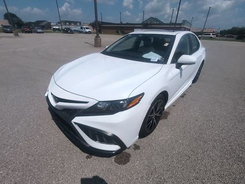 Used 2023 Toyota Camry SE w/ Cold Weather Package FWD image 14