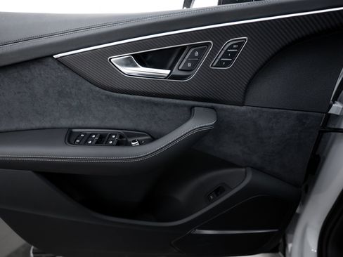 New 2026 Audi SQ7 Prestige image 13