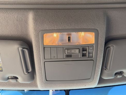 Used 2013 Toyota Highlander Limited image 23