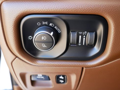 Used 2019 RAM 1500 Laramie image 26