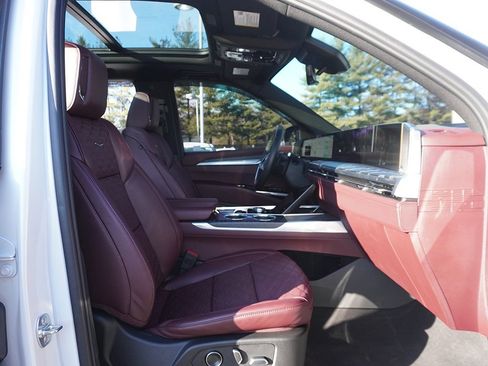 Used 2025 Cadillac Escalade Premium Luxury w/ LPO, Floor Liner Package image 39