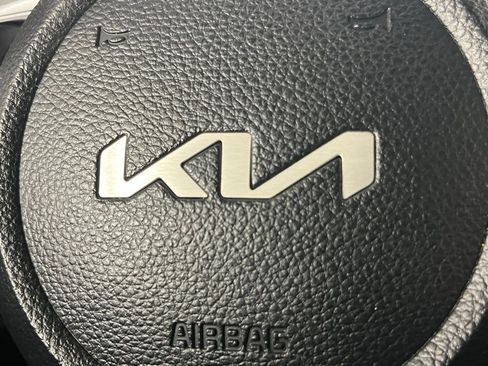 Used 2025 Kia Seltos EX image 19