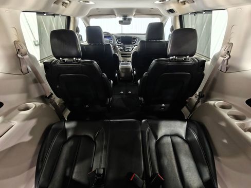 Used 2020 Chrysler Pacifica Touring-L image 31