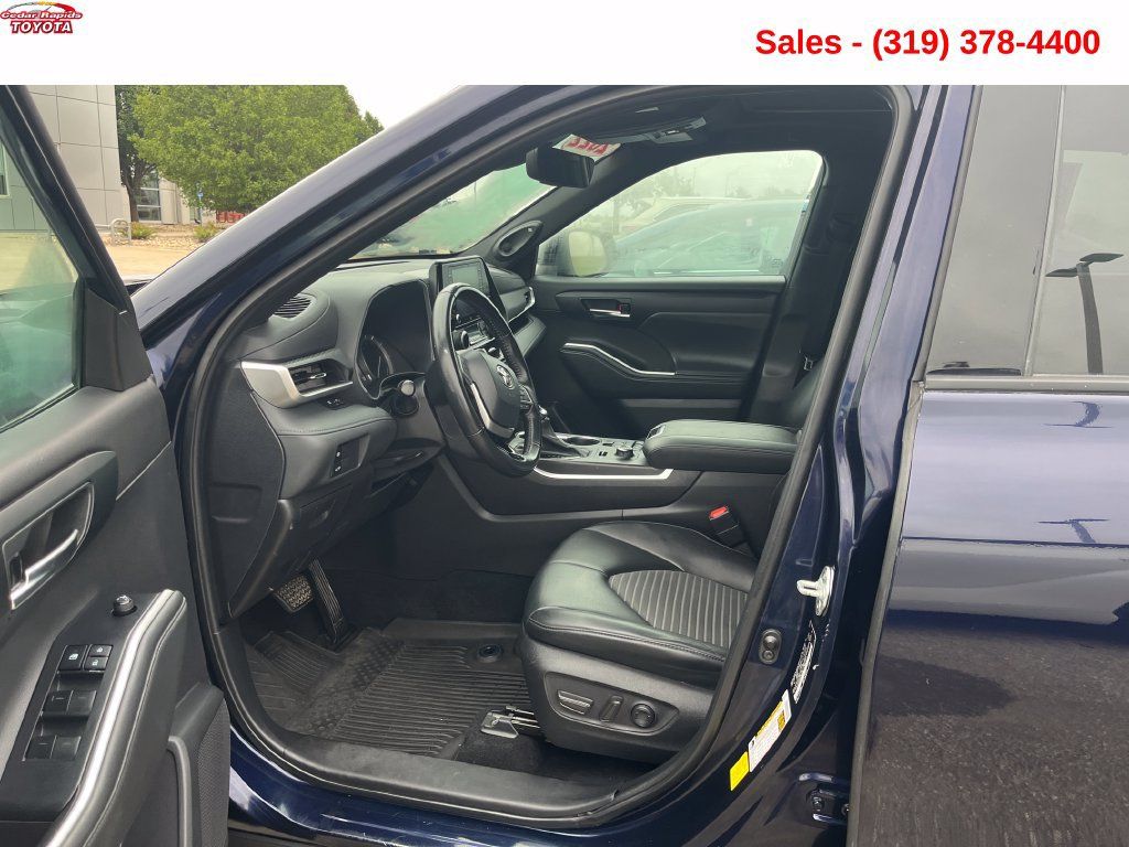 Used 2022 Toyota Highlander XSE AWD/4WD image 14